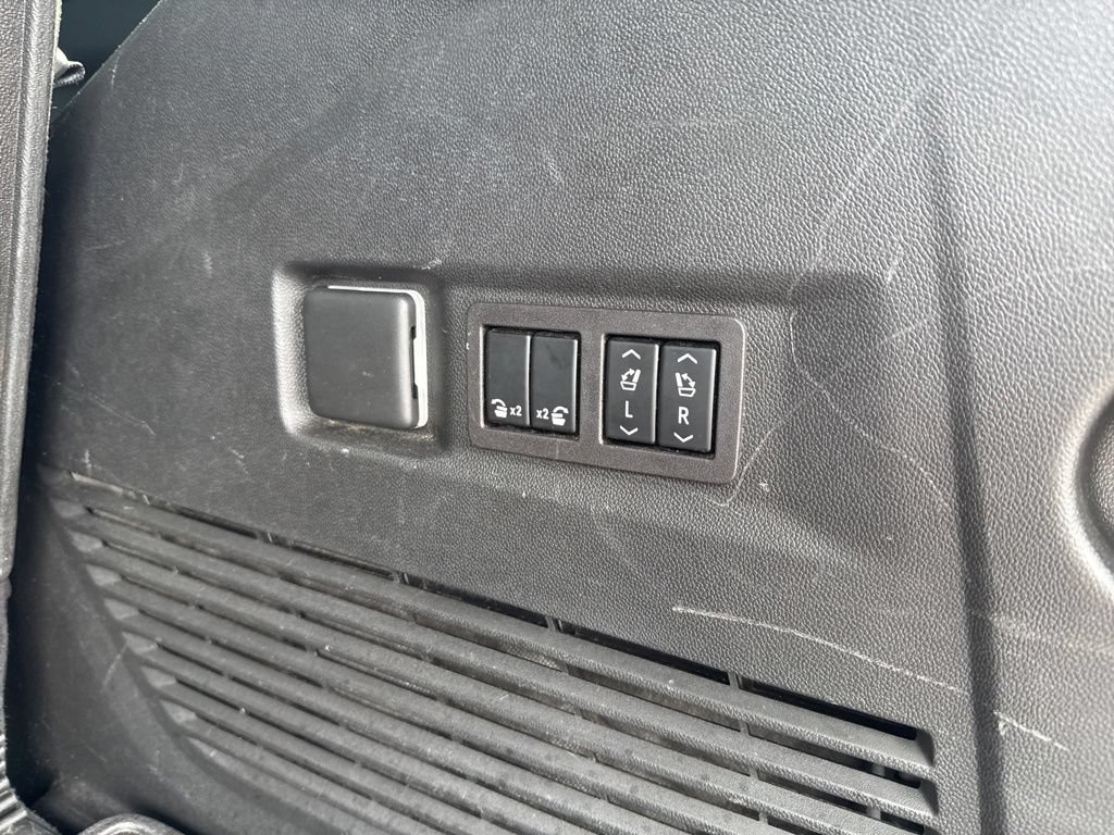 Used 2023 Chevrolet Tahoe High Country AWD/4WD image 7