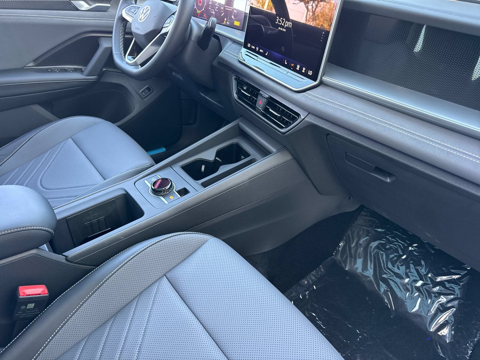 New 2026 Volkswagen Tiguan SE FWD image 16