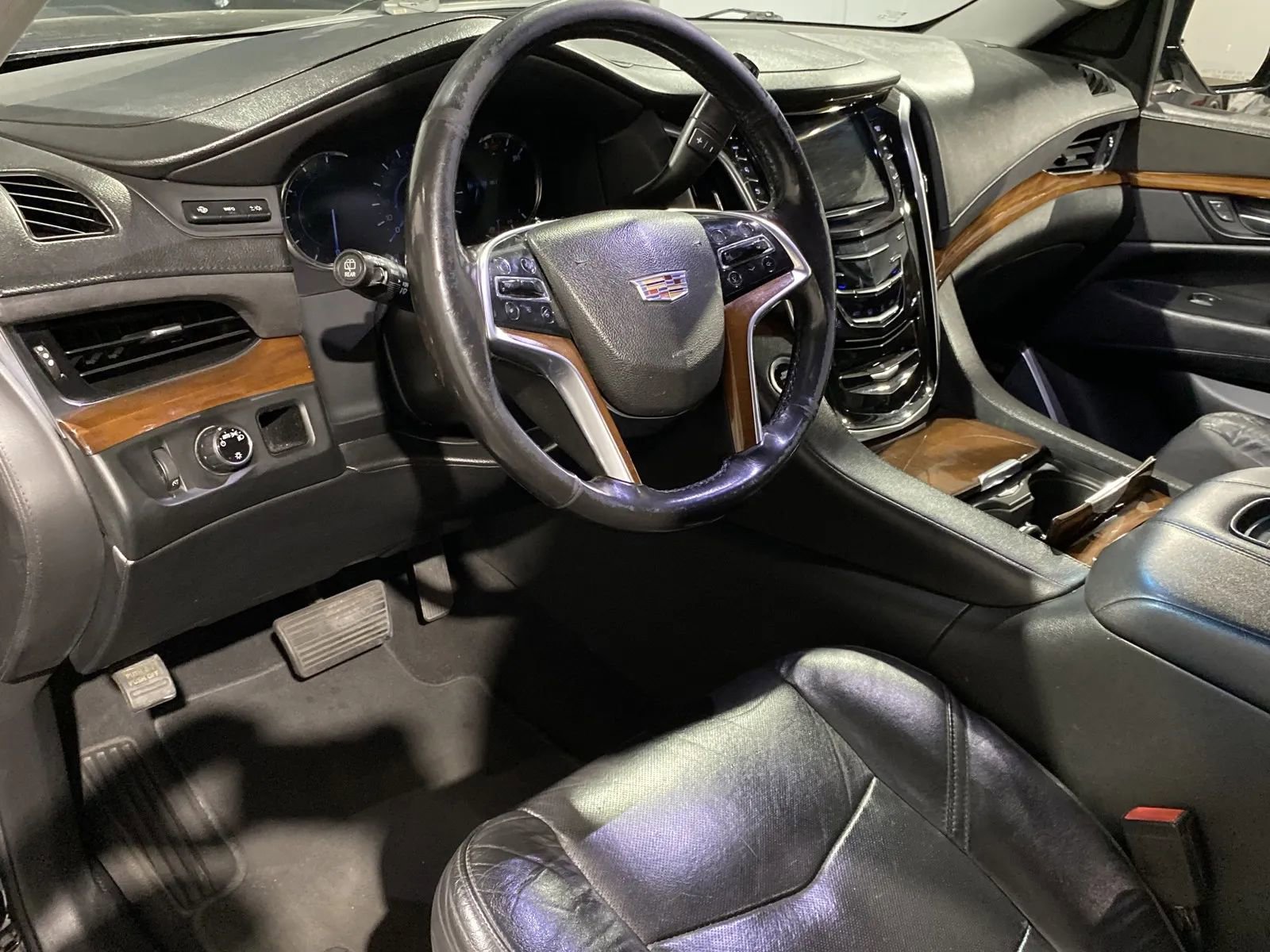 Used 2019 Cadillac Escalade ESV Luxury image 10