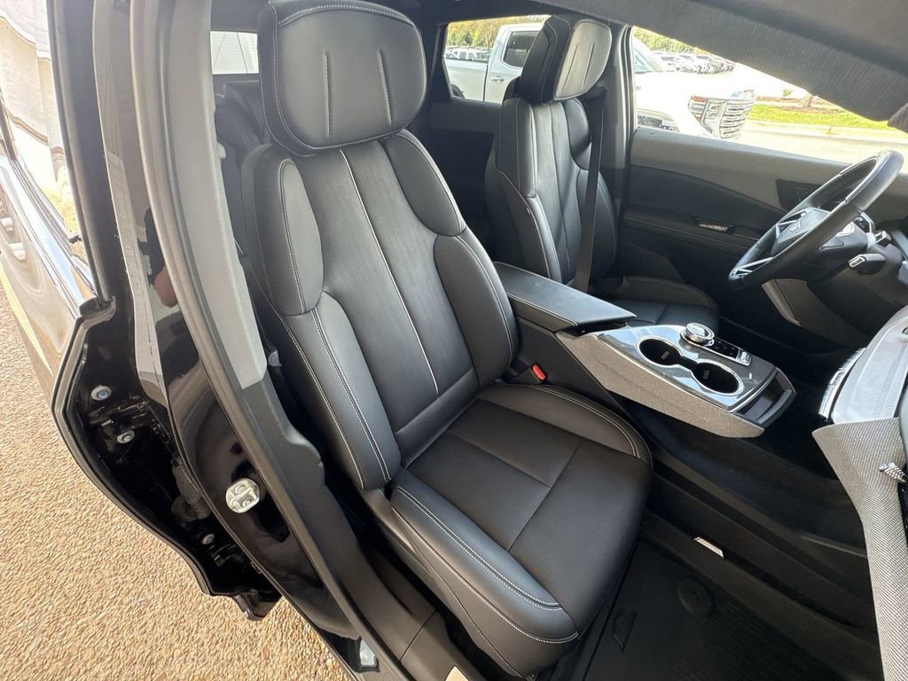 Certified 2025 Cadillac Optiq Luxury 2 w/ LPO, Floor Liner Package image 28