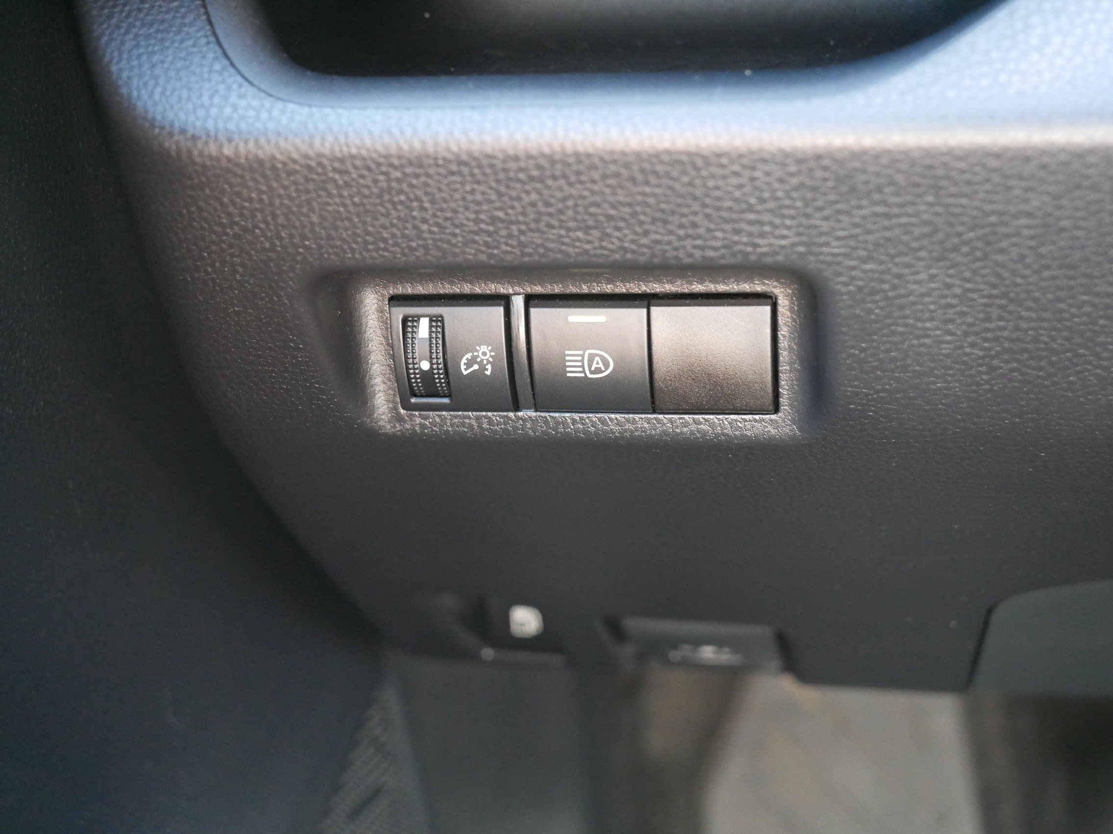 Used 2021 Toyota RAV4 LE AWD/4WD image 26