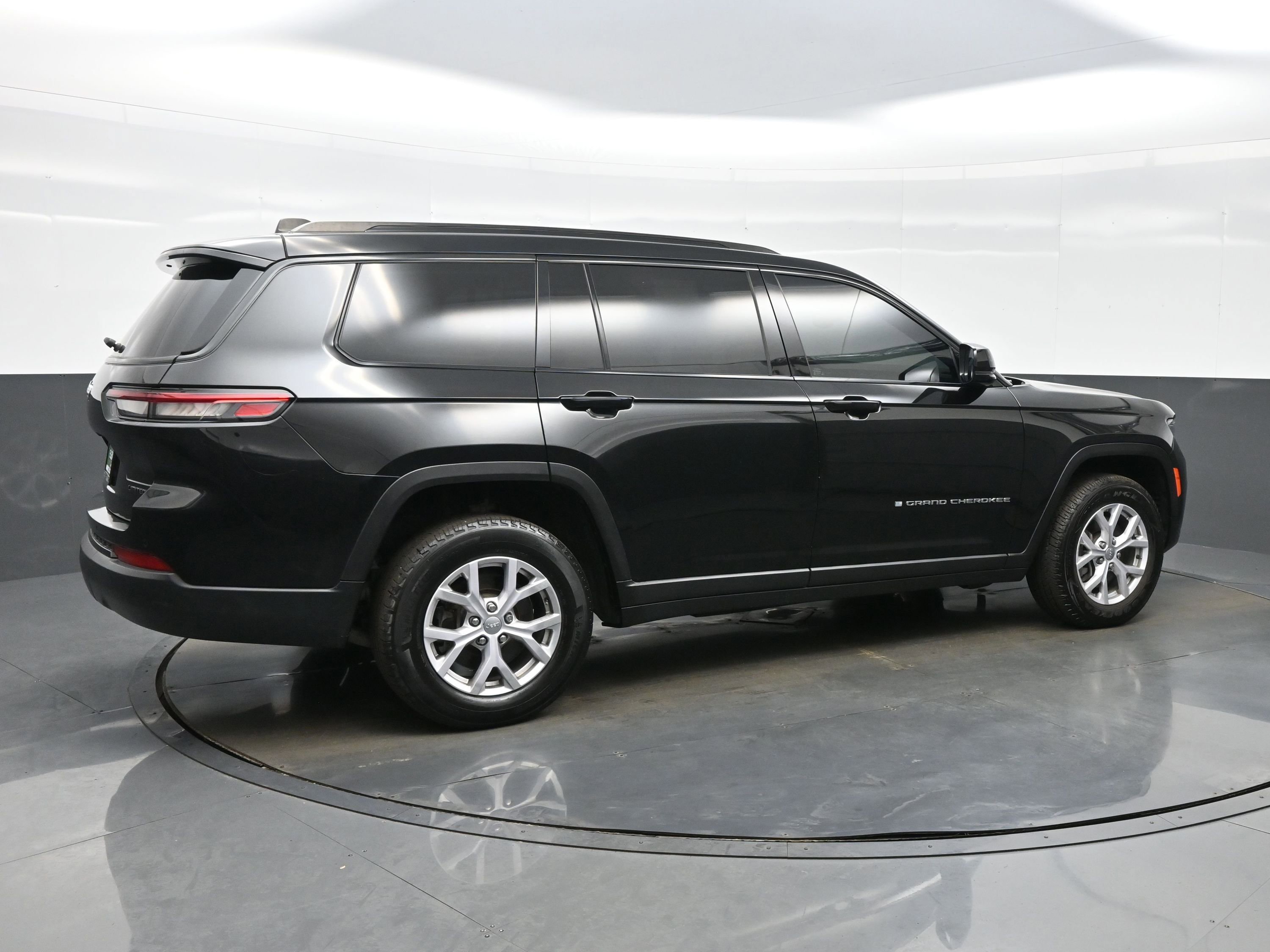 Used 2021 Jeep Grand Cherokee L Limited AWD/4WD image 6