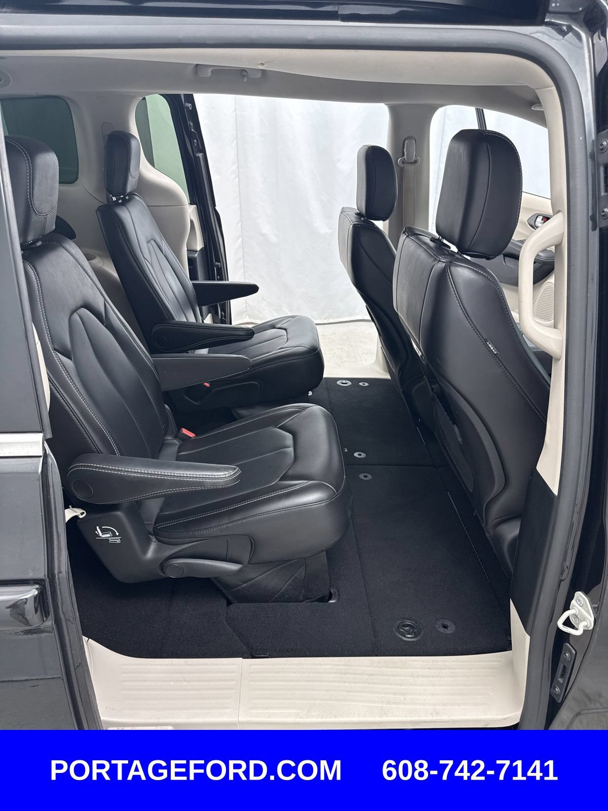 Used 2023 Chrysler Pacifica Touring-L FWD image 27