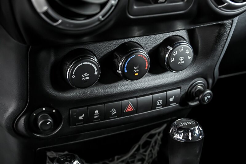 Used 2012 Jeep Wrangler Unlimited Sahara w/ Connectivity Group AWD/4WD image 24