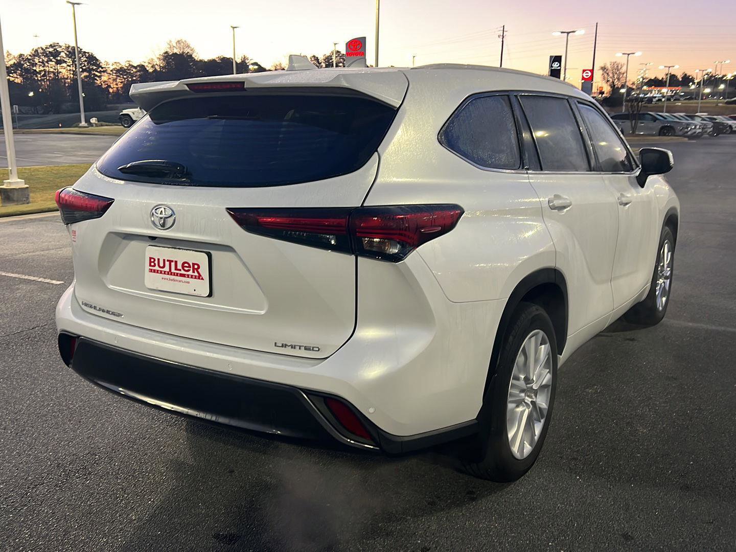 Used 2024 Toyota Highlander Limited image 6