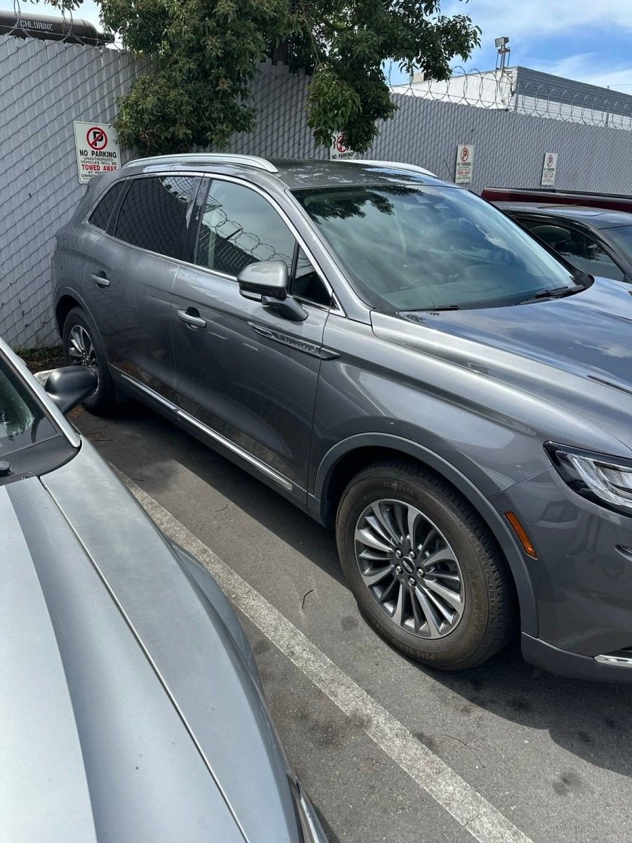Used 2023 Lincoln Nautilus FWD w/ Premium Package image 2
