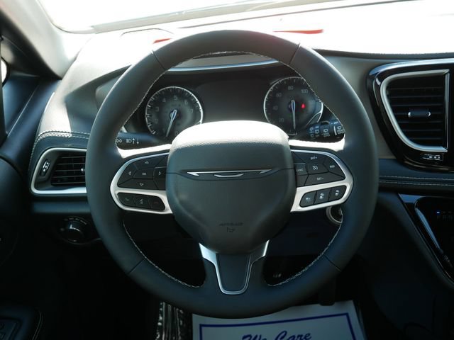 New 2027 Chrysler Pacifica Select AWD/4WD image 16