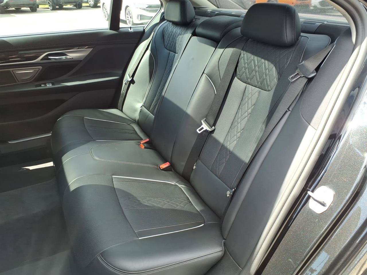 Used 2017 BMW 740i xDrive AWD/4WD image 7