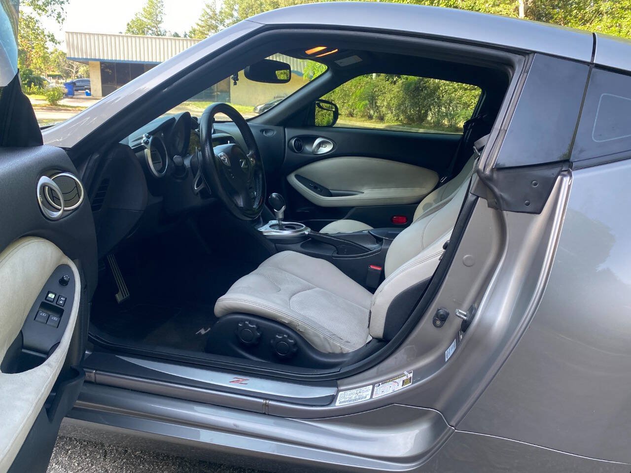 Used 2010 Nissan 370Z Touring w/ Sport Pkg RWD image 16