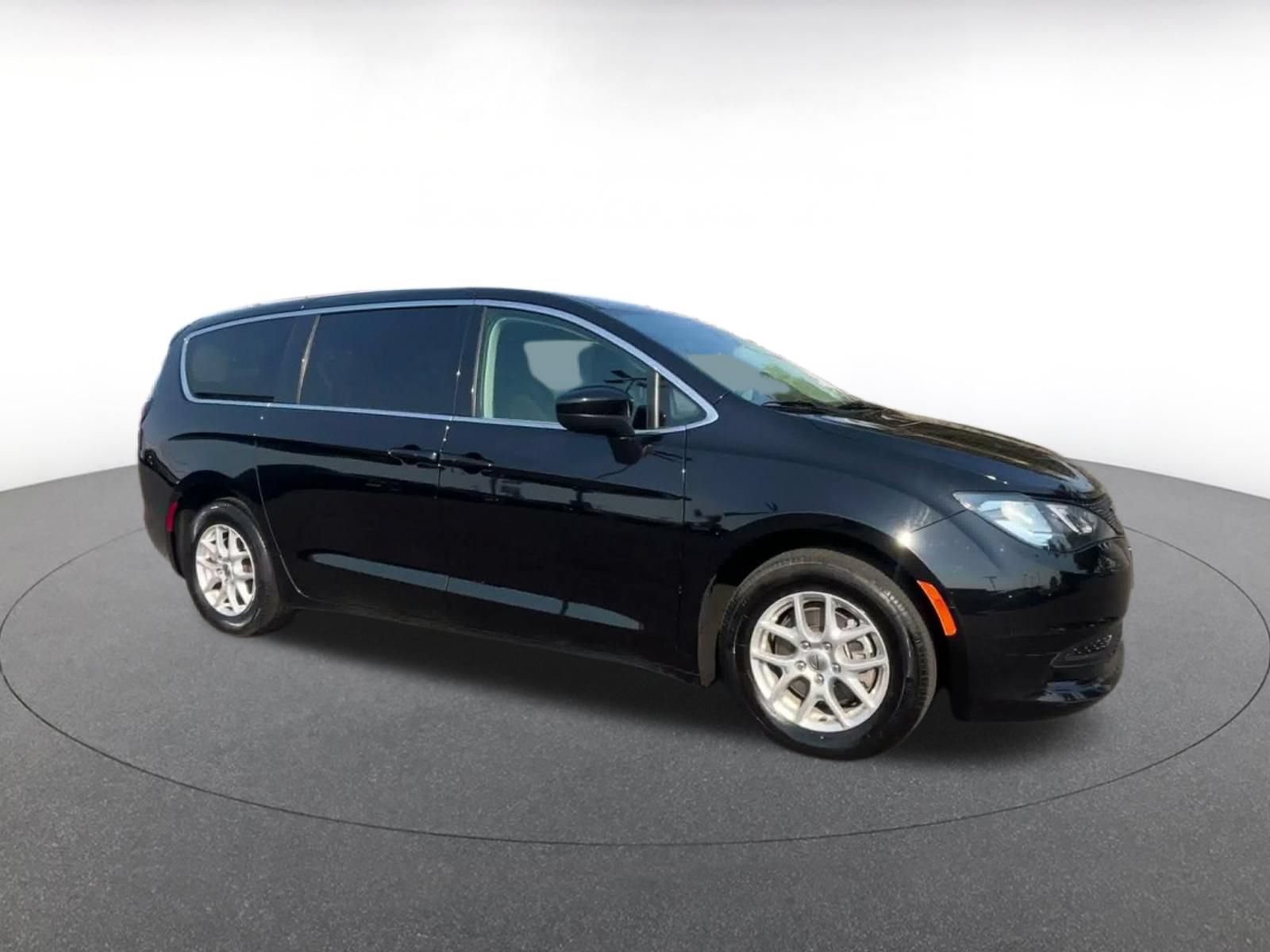 Used 2024 Chrysler Voyager LX FWD video 2