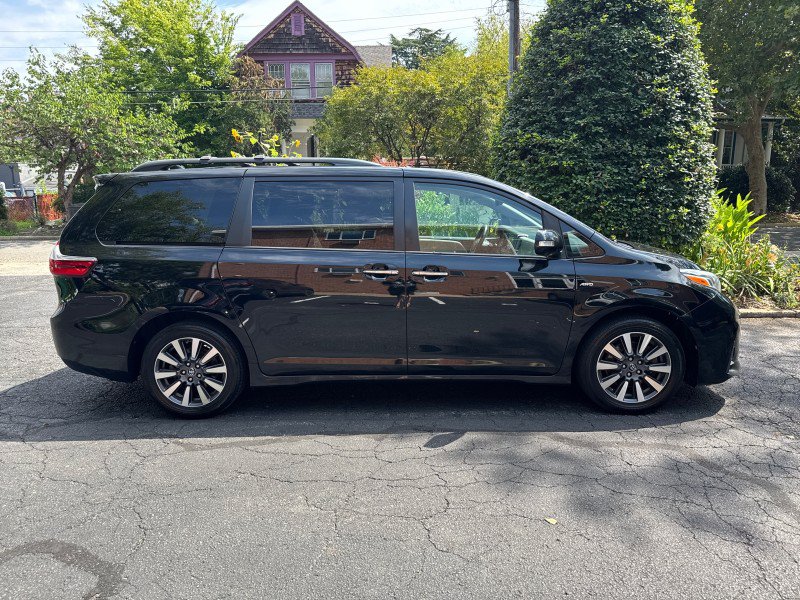 Used 2018 Toyota Sienna Limited Premium AWD/4WD image 6