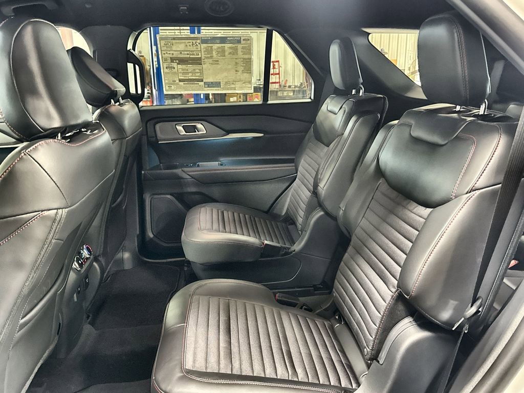 New 2026 Ford Explorer ST-Line w/ ST-Line Street Pack image 25