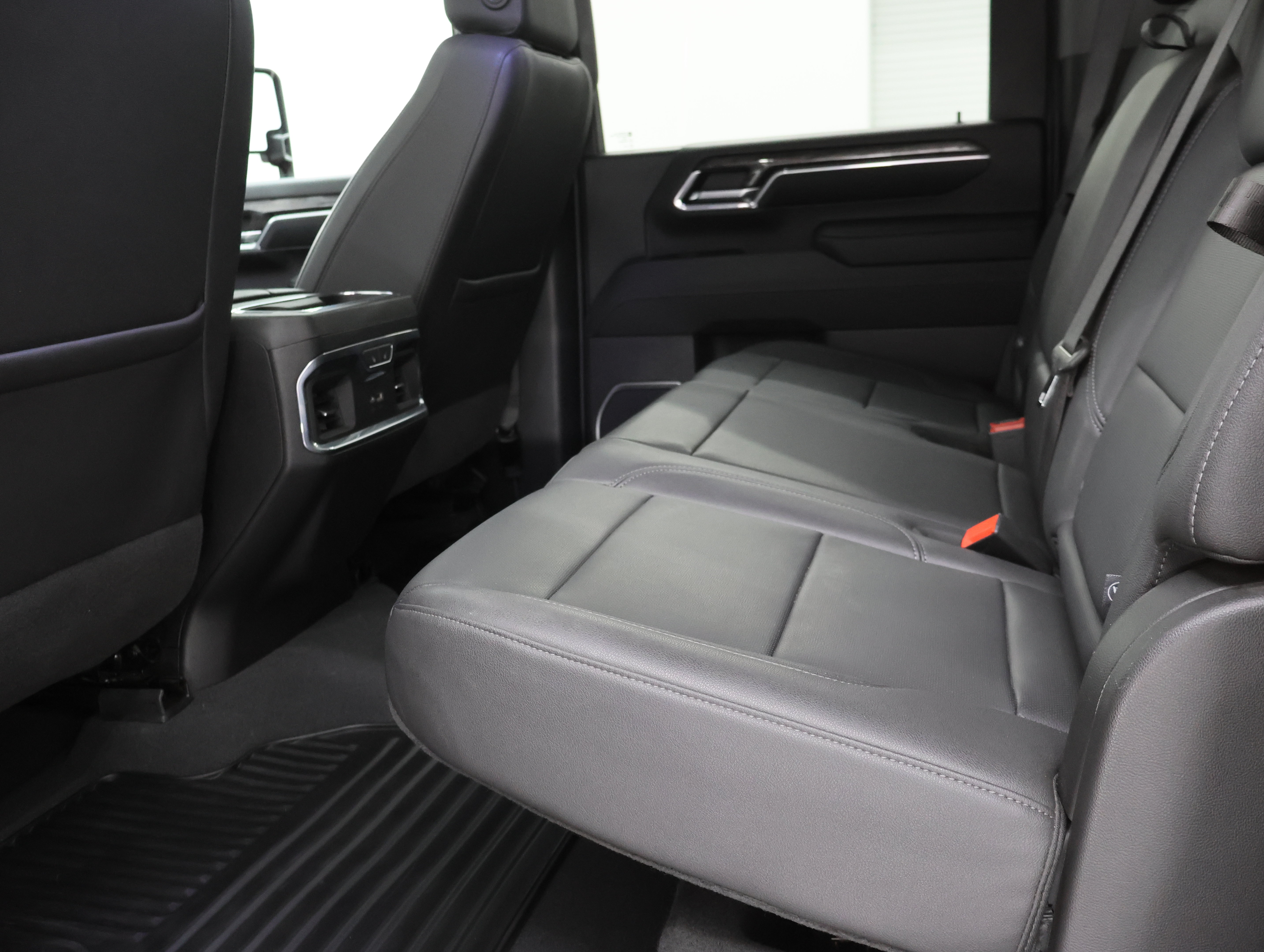 Used 2024 Chevrolet Silverado 2500 LTZ w/ LTZ Plus Package AWD/4WD image 9