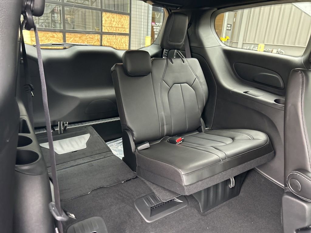 New 2026 Chrysler Voyager LX image 38
