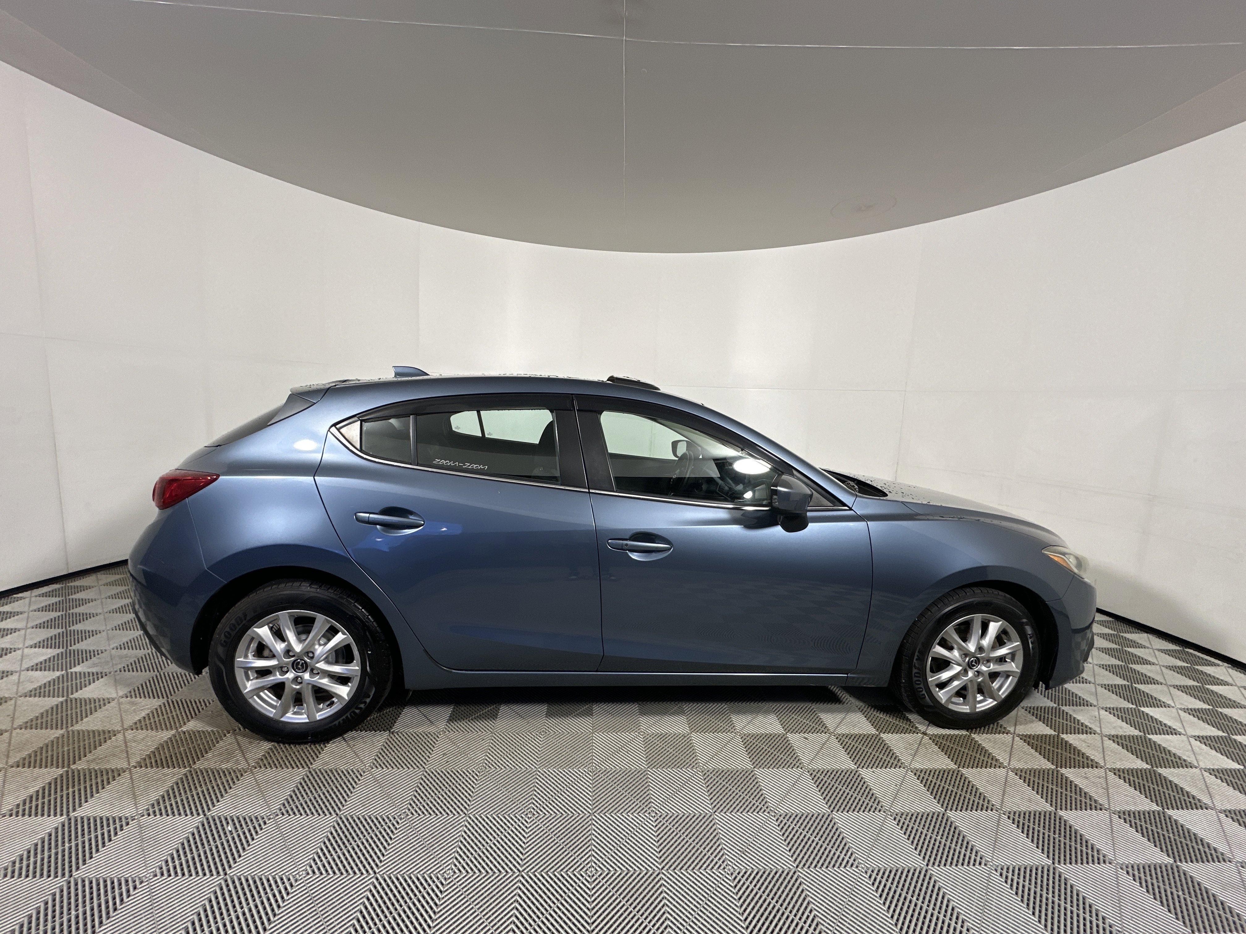 Used 2014 MAZDA MAZDA3 i Touring w/ Technology Package image 8