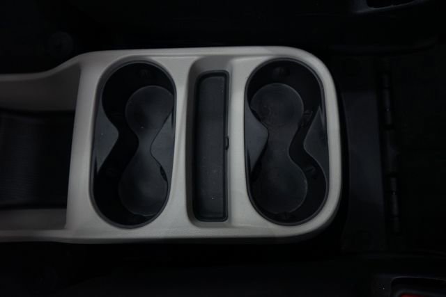 Used 2022 Chrysler Voyager LX image 15