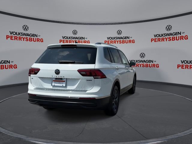 Certified 2024 Volkswagen Tiguan SE w/ Panoramic Sunroof Package AWD/4WD image 7