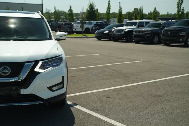 Used 2019 Nissan Rogue SL w/ Premium Package AWD/4WD image 42
