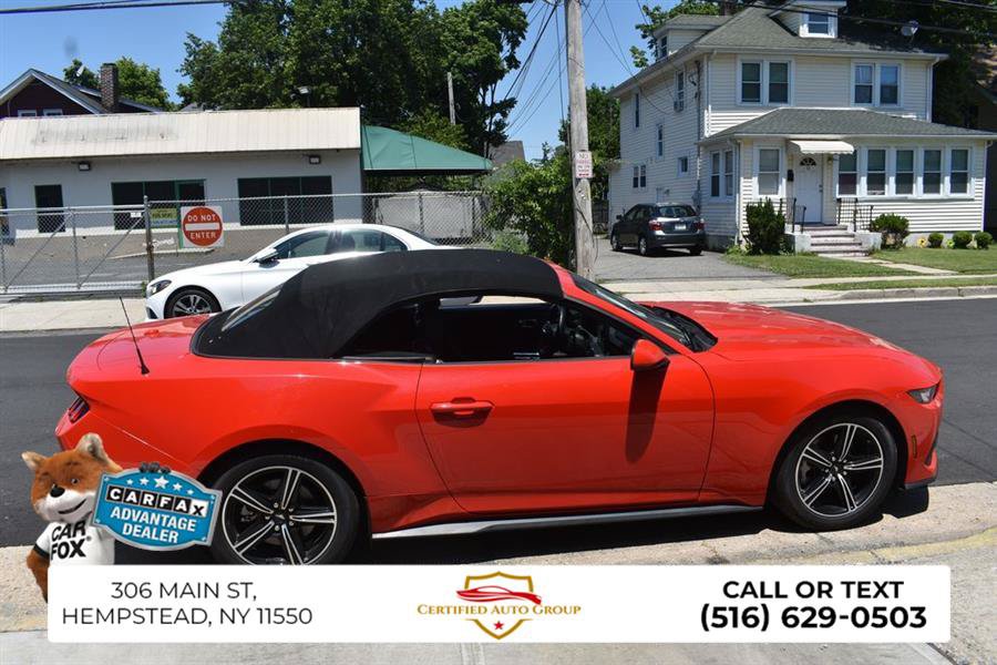 Used 2024 Ford Mustang Convertible RWD image 12