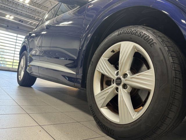 Used 2023 Audi Q4 e-tron Prestige AWD/4WD image 9