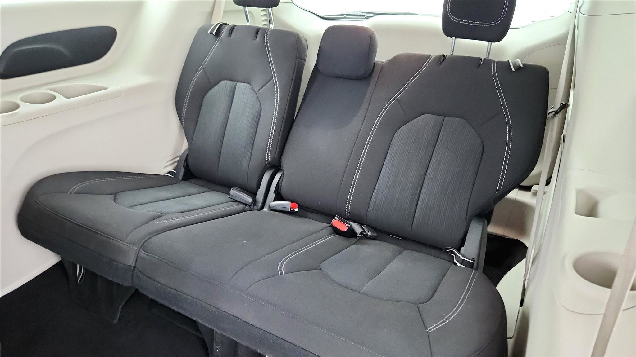 Used 2023 Chrysler Voyager LX FWD image 33