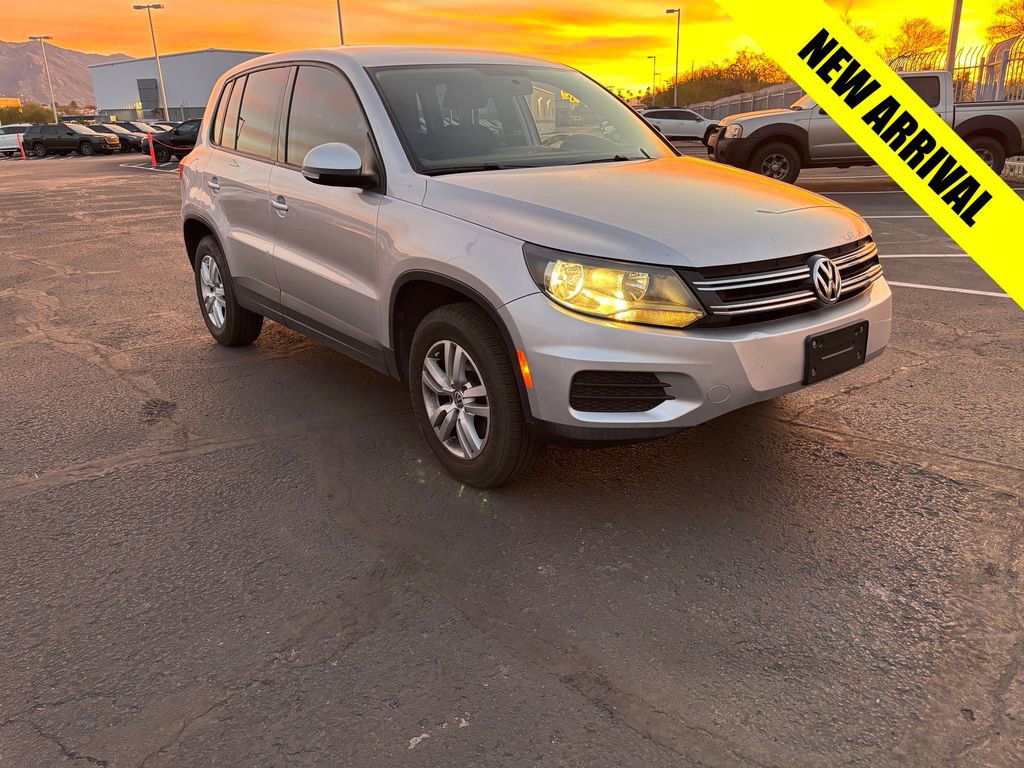 Used 2014 Volkswagen Tiguan S image 1