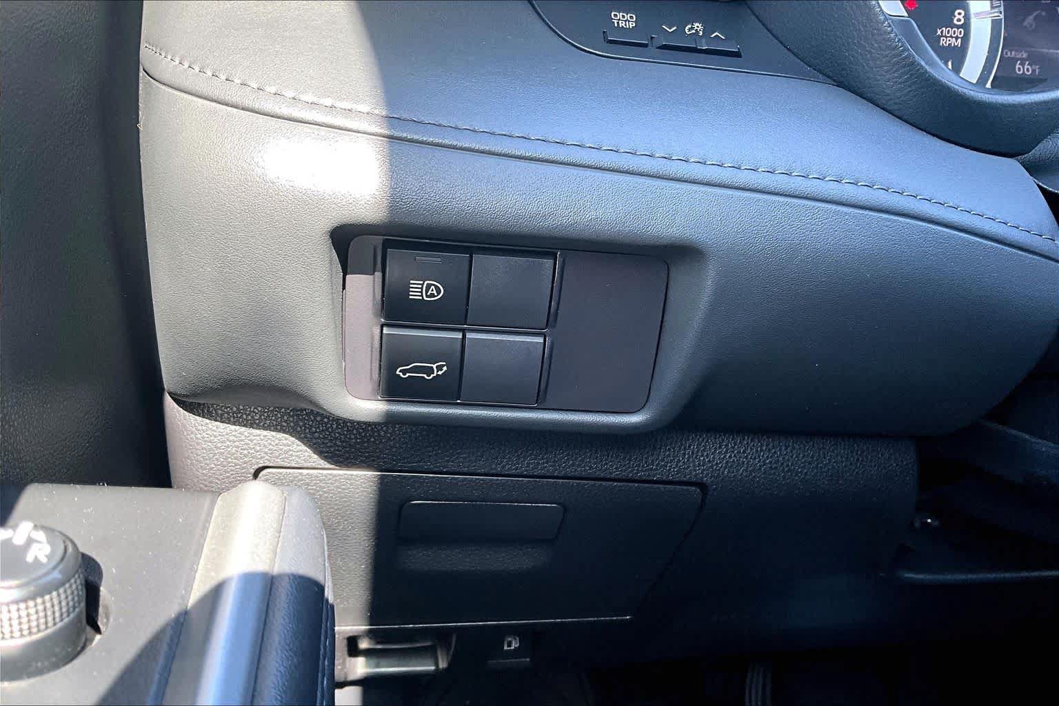 Used 2022 Toyota Highlander XLE FWD image 35