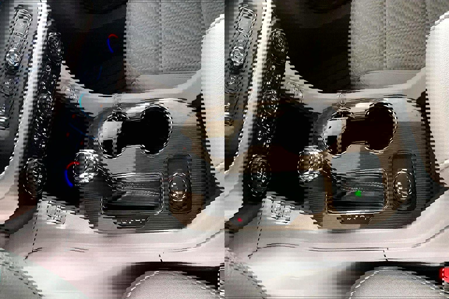 Used 2017 GMC Acadia SLE image 18