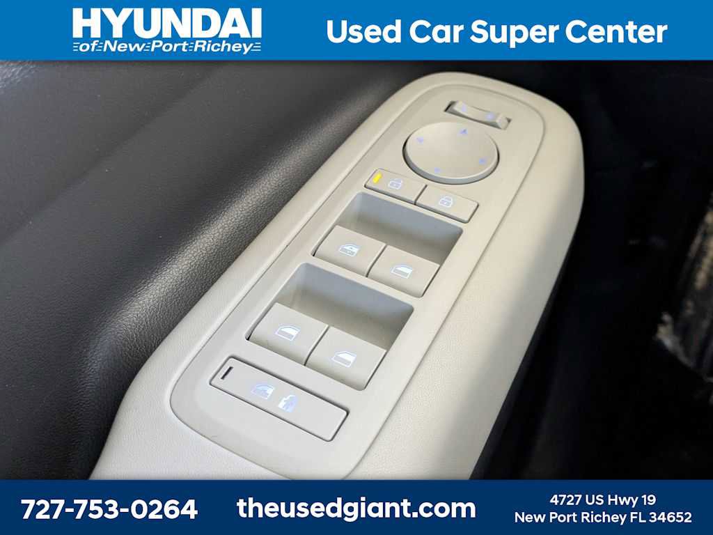 Used 2024 Hyundai Santa Fe SE image 31