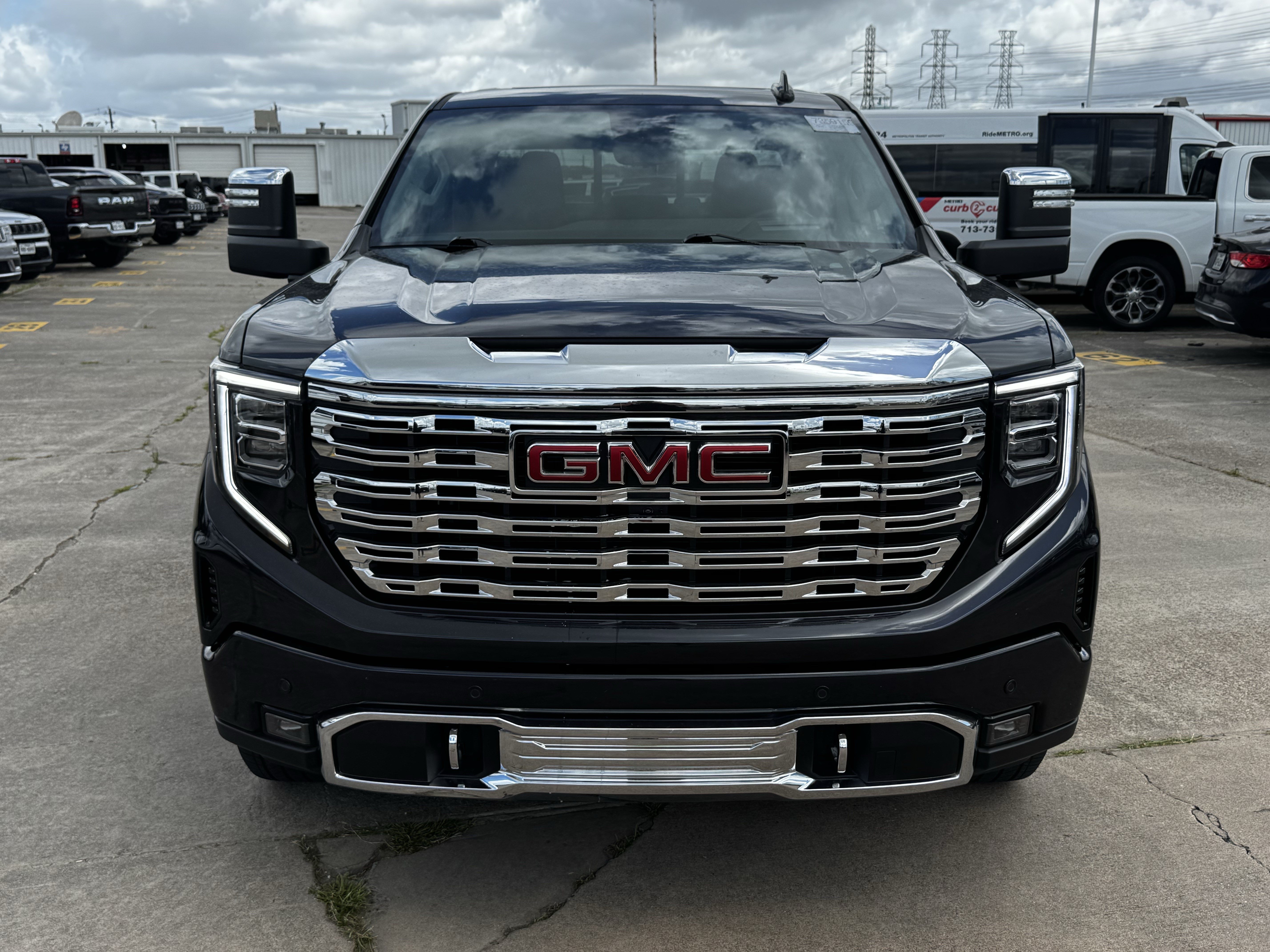 Used 2025 GMC Sierra 1500 Denali w/ Denali Reserve Package AWD/4WD image 3
