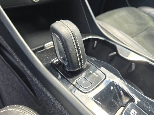 Used 2021 Volvo XC40 T5 R-Design image 32