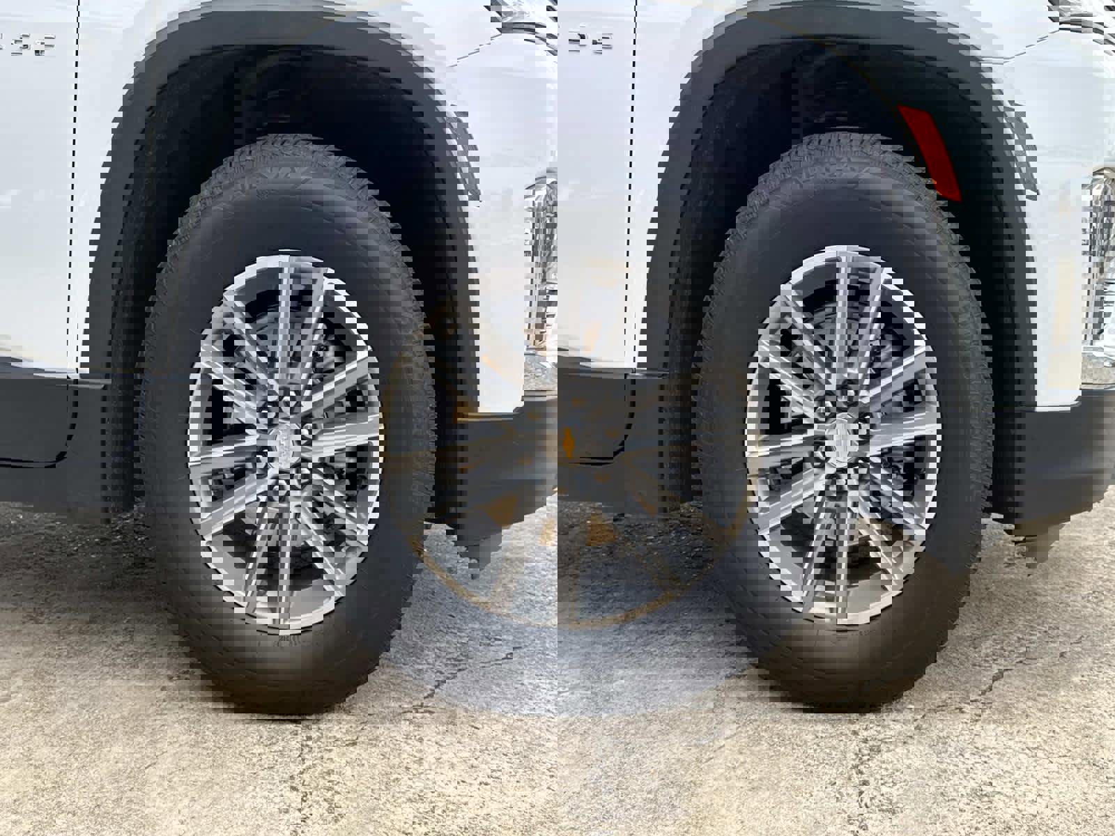 Used 2023 Chevrolet Traverse LT image 16