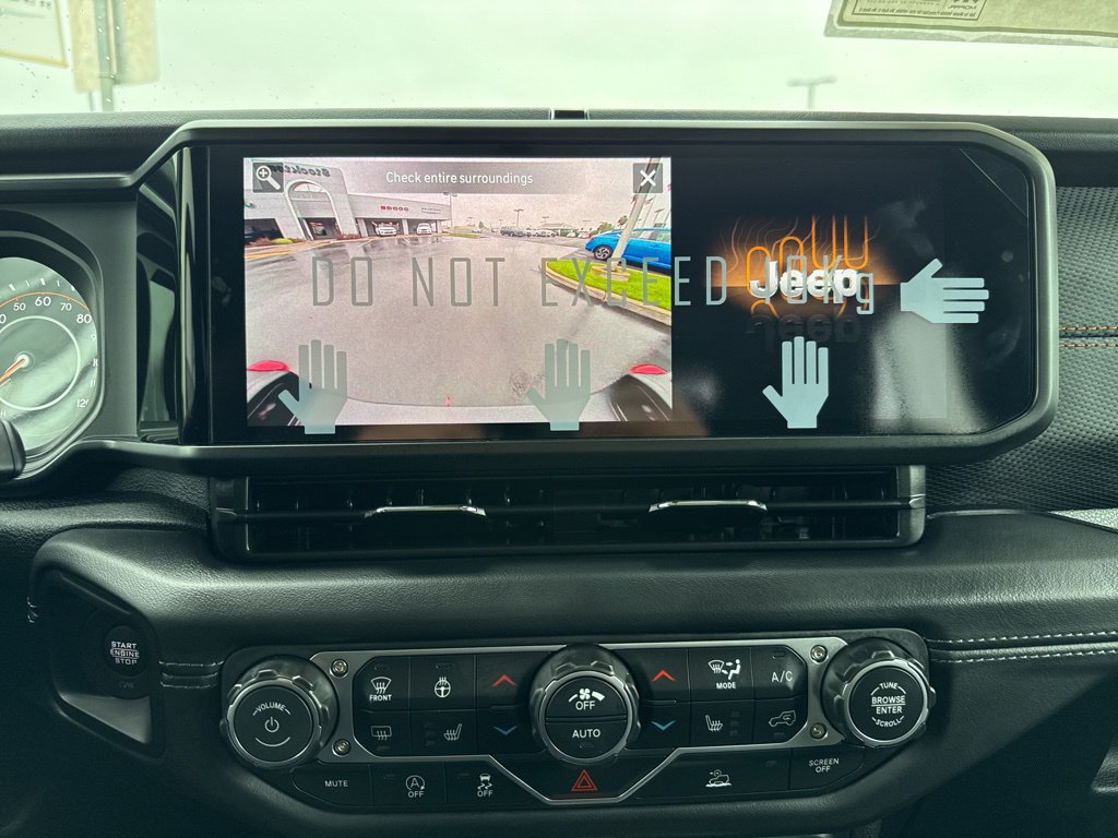 New 2026 Jeep Gladiator Mojave w/ Steel Bumper Group AWD/4WD image 24