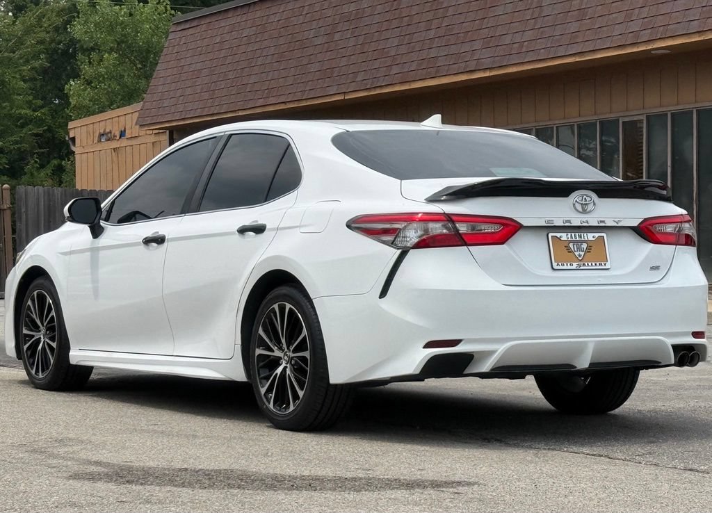 Used 2019 Toyota Camry SE w/ Convenience Package FWD image 3