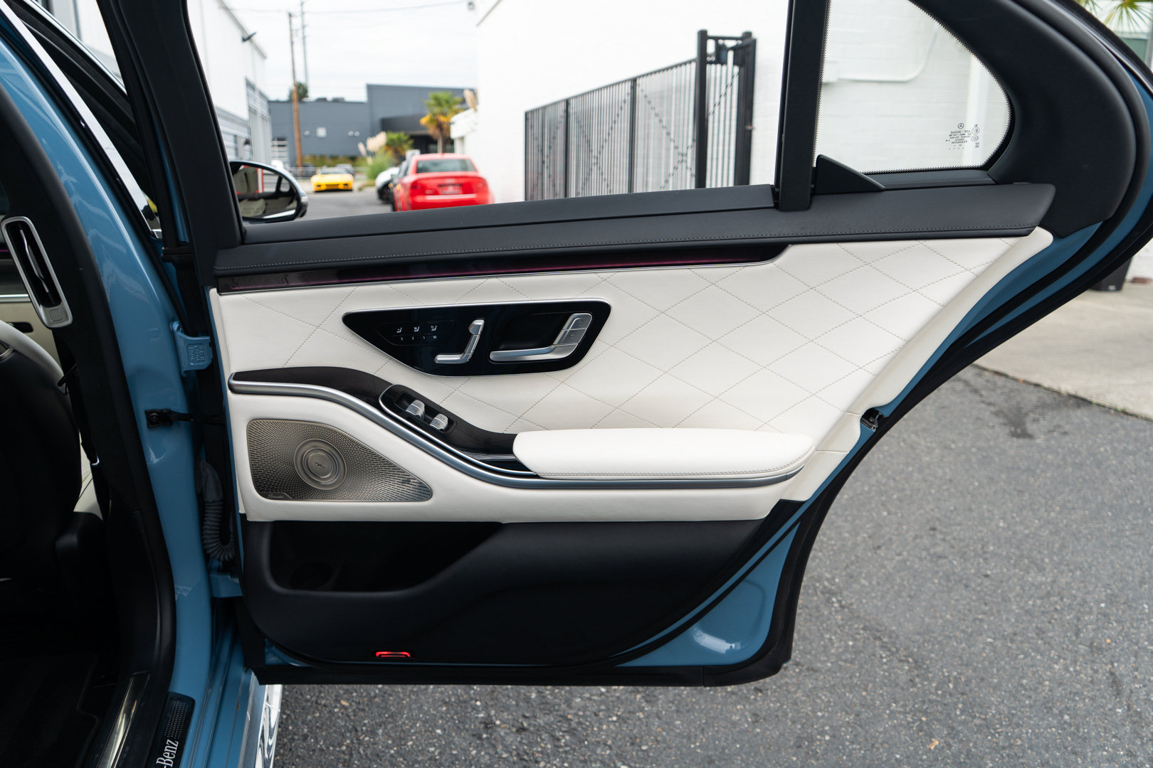 Used 2023 Mercedes-Benz S 500 4MATIC image 33