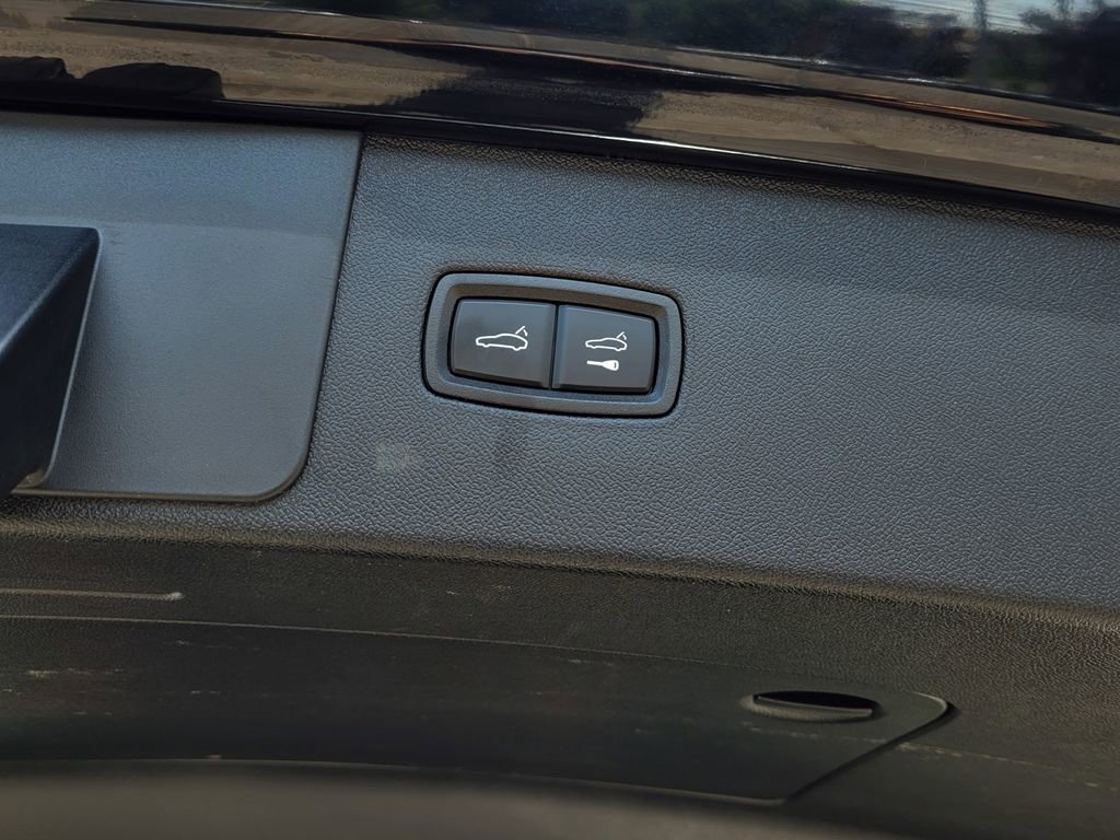 Used 2022 Porsche Cayenne w/ Premium Package image 27