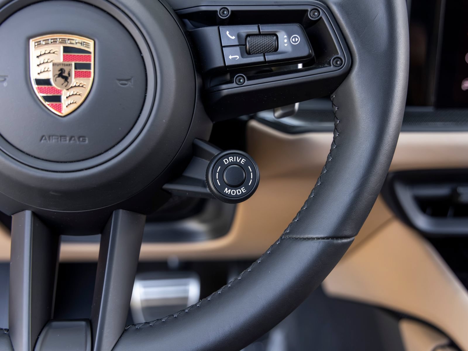 Certified 2025 Porsche Cayenne GTS AWD/4WD image 41