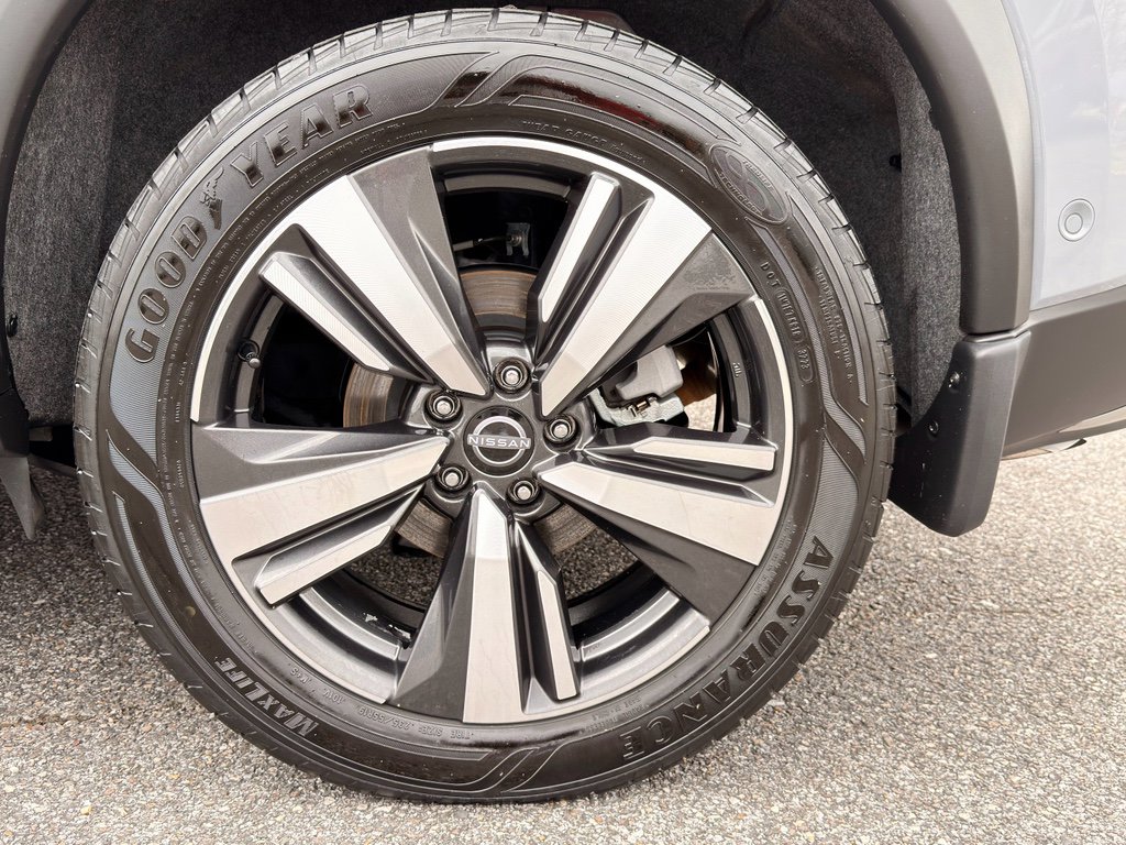 Used 2022 Nissan Rogue Platinum w/ Head-Up Display Package image 26