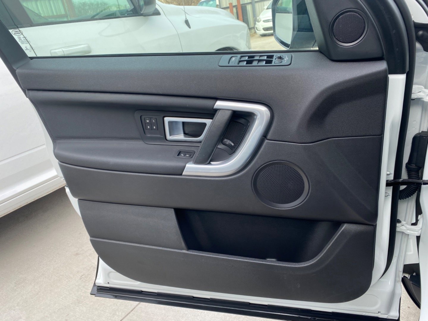 Used 2019 Land Rover Discovery Sport HSE image 26