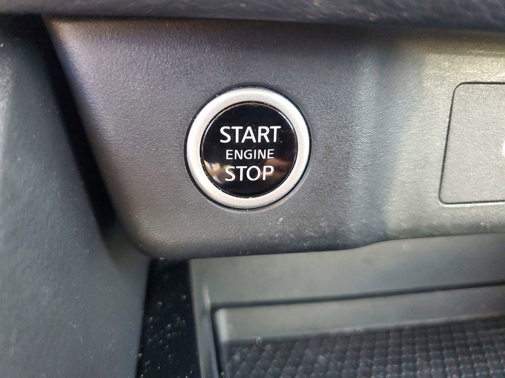 Used 2023 Nissan Rogue S image 27