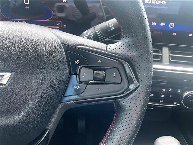 Used 2025 Chevrolet Trax RS FWD image 21