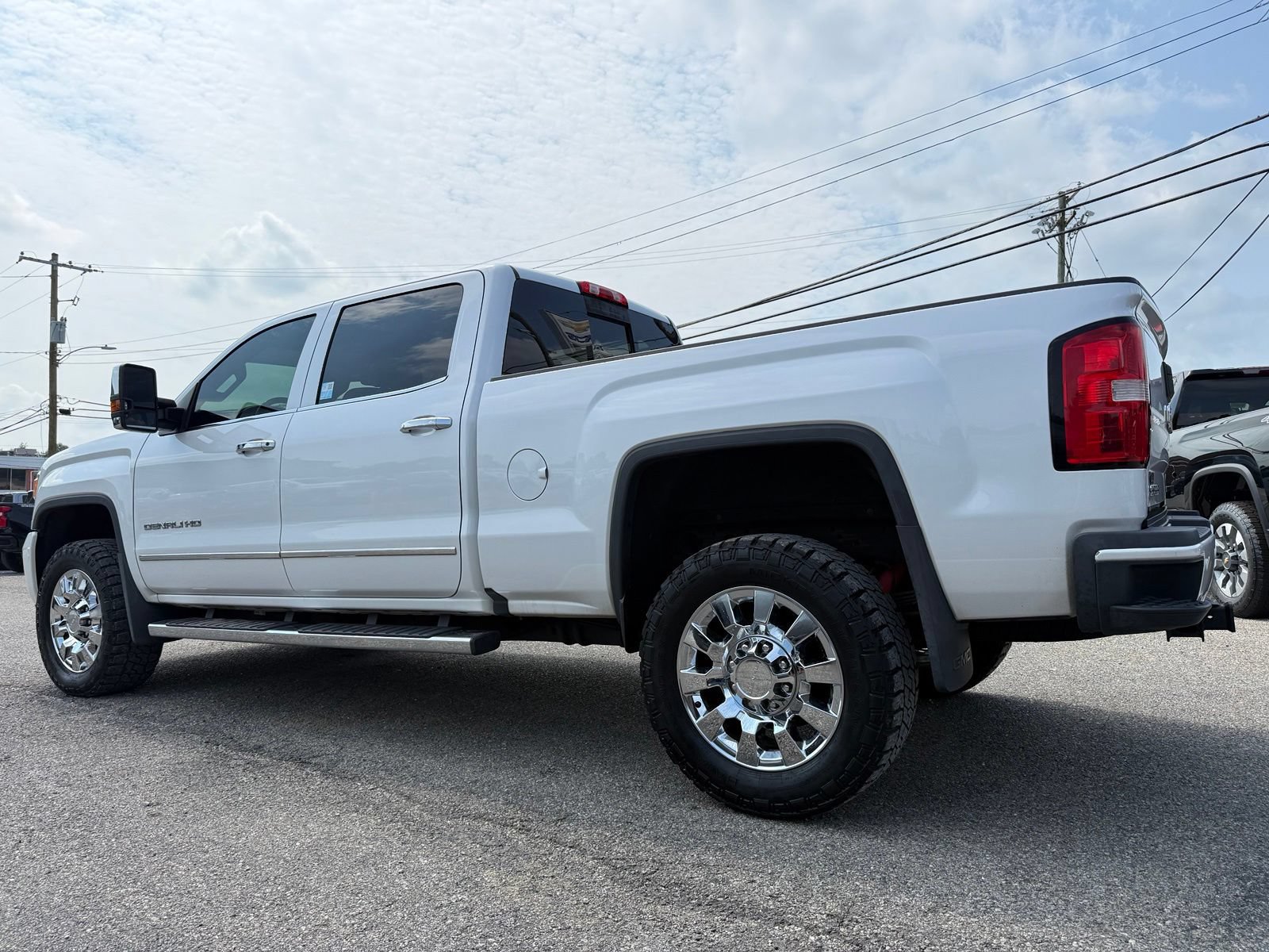 Used 2019 GMC Sierra 2500 Denali w/ Duramax Plus Package AWD/4WD image 6