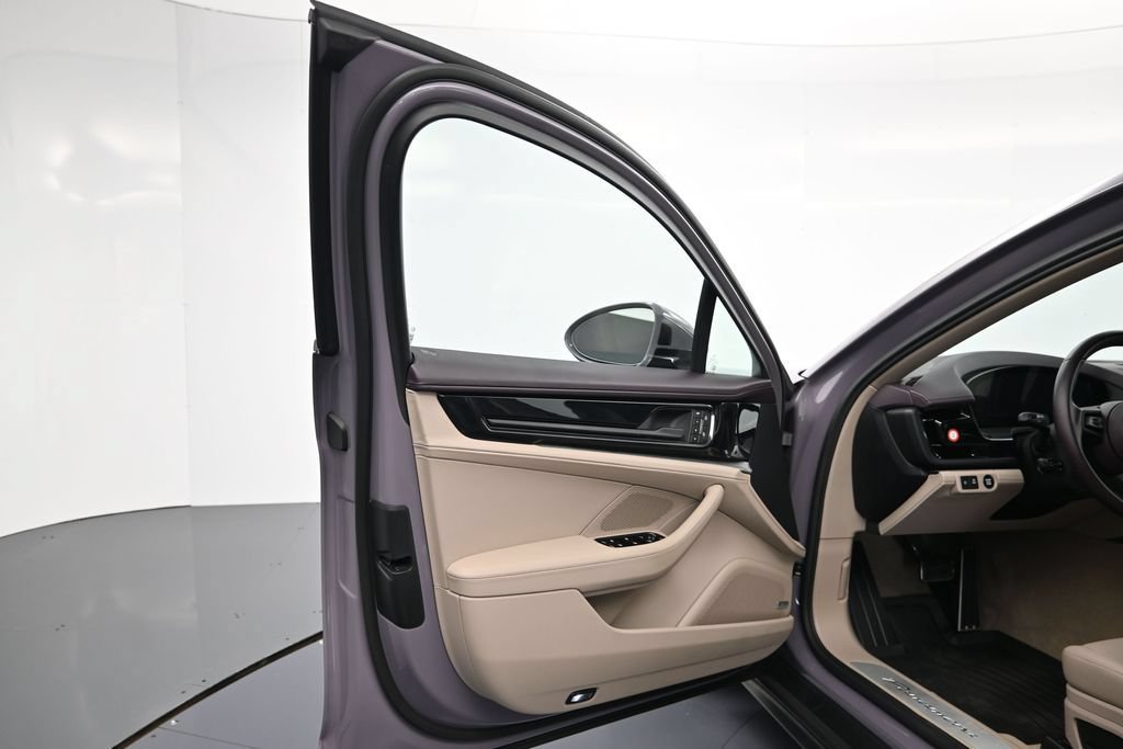 Certified 2024 Porsche Panamera image 15
