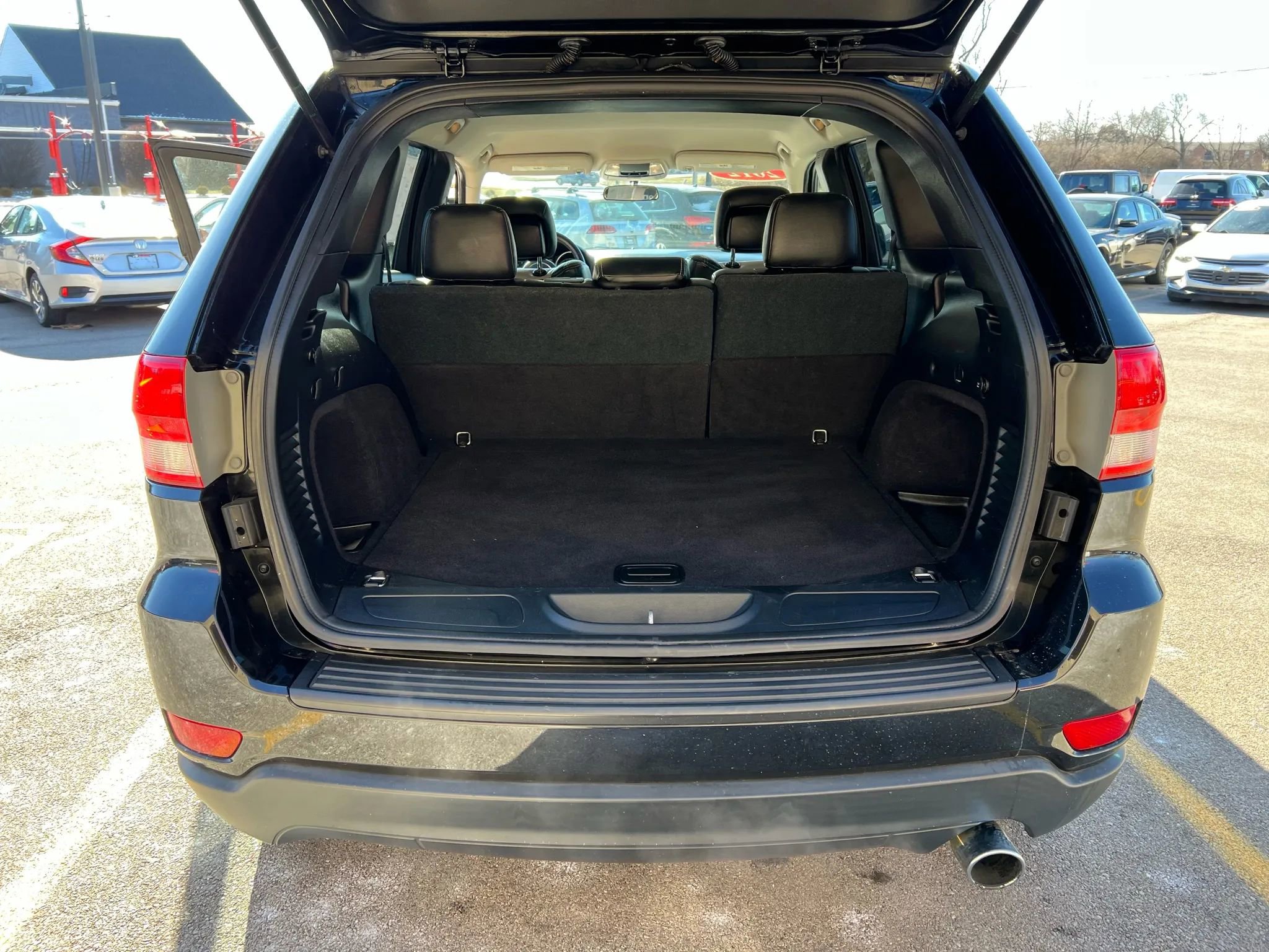 Used 2012 Jeep Grand Cherokee Laredo w/ Laredo E Group image 30