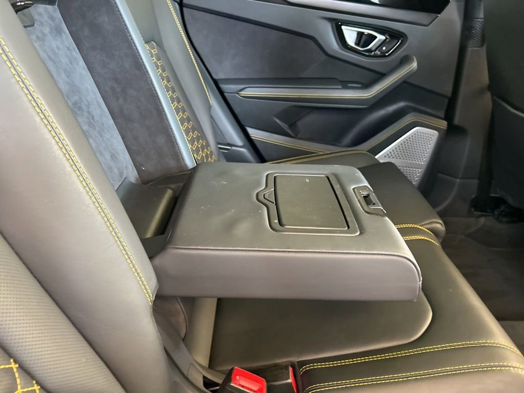 Used 2022 Lamborghini Urus image 37