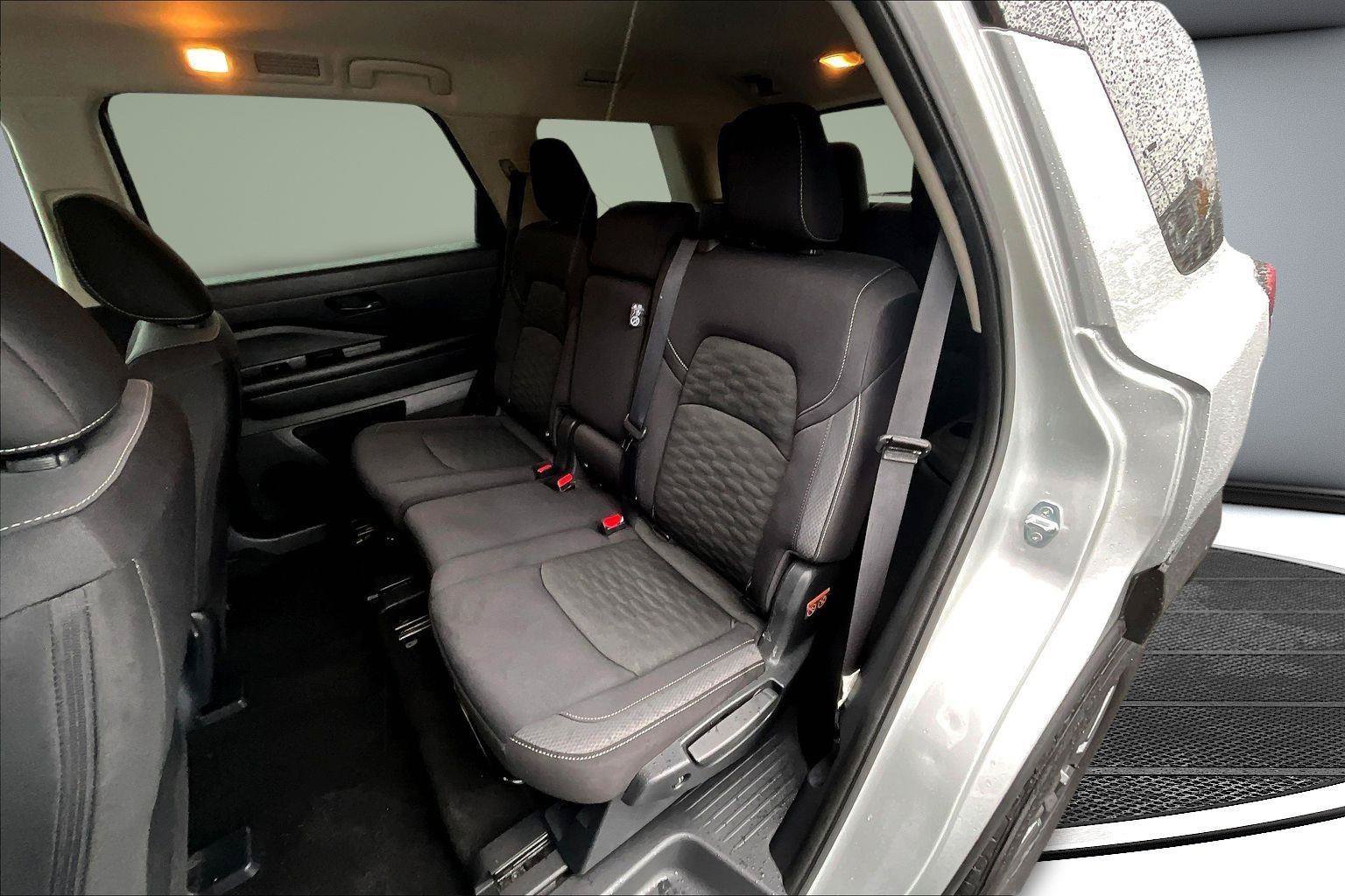 Used 2024 Nissan Pathfinder SV AWD/4WD image 21