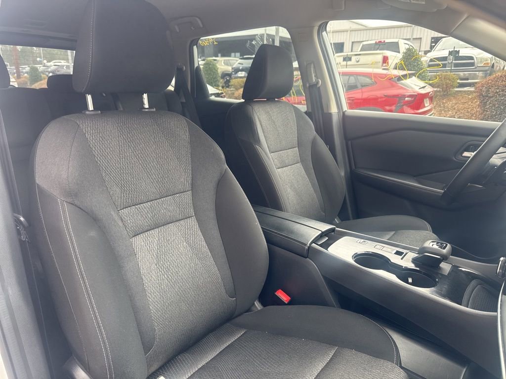 Used 2025 Nissan Rogue SV image 6