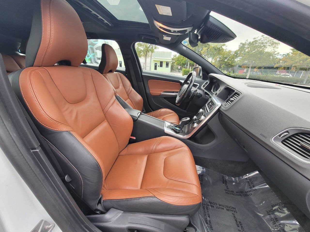 Used 2015 Volvo V60 T5 Platinum image 12