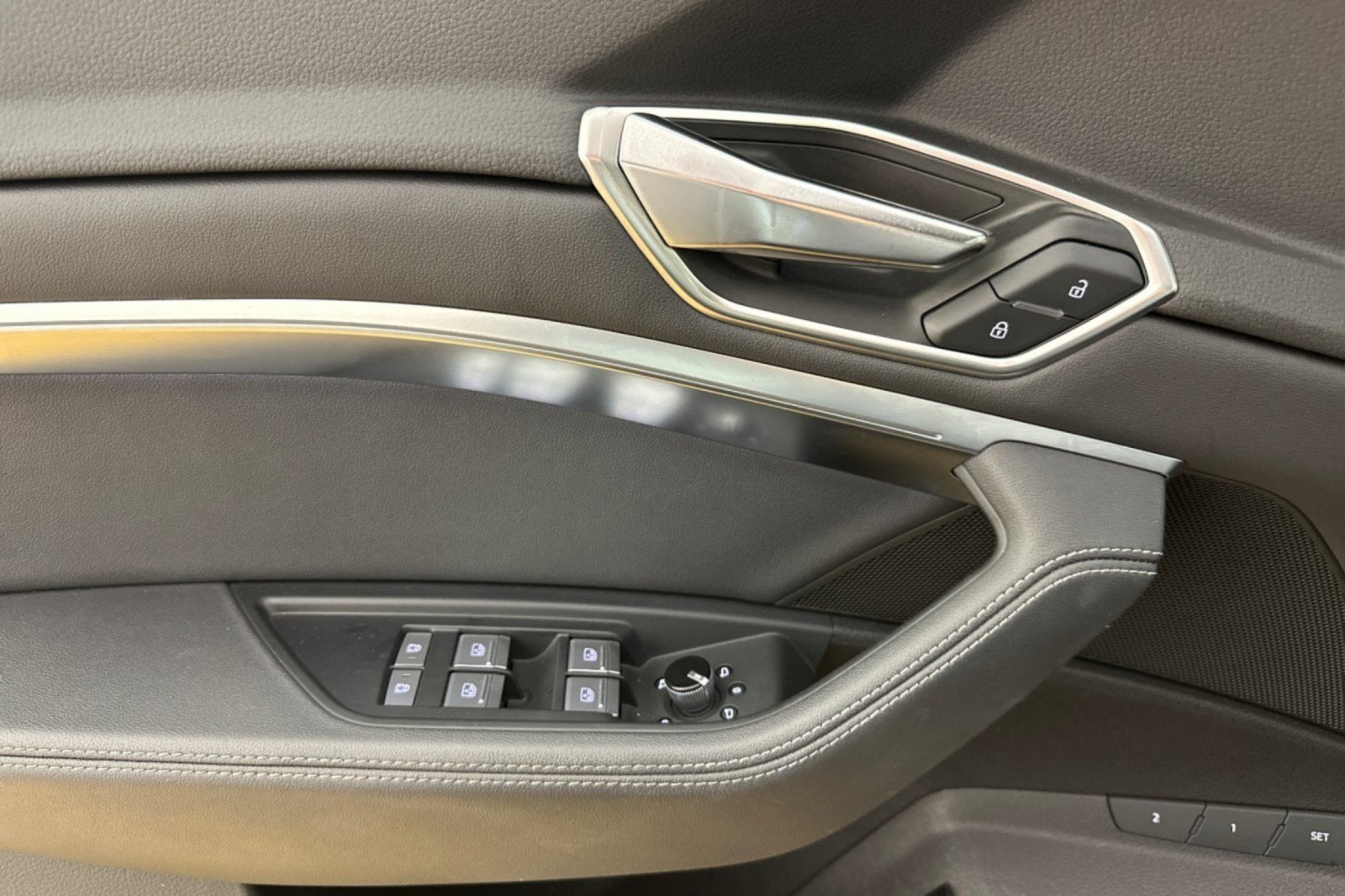 Used 2024 Audi Q8 e-tron Premium Plus AWD/4WD image 10