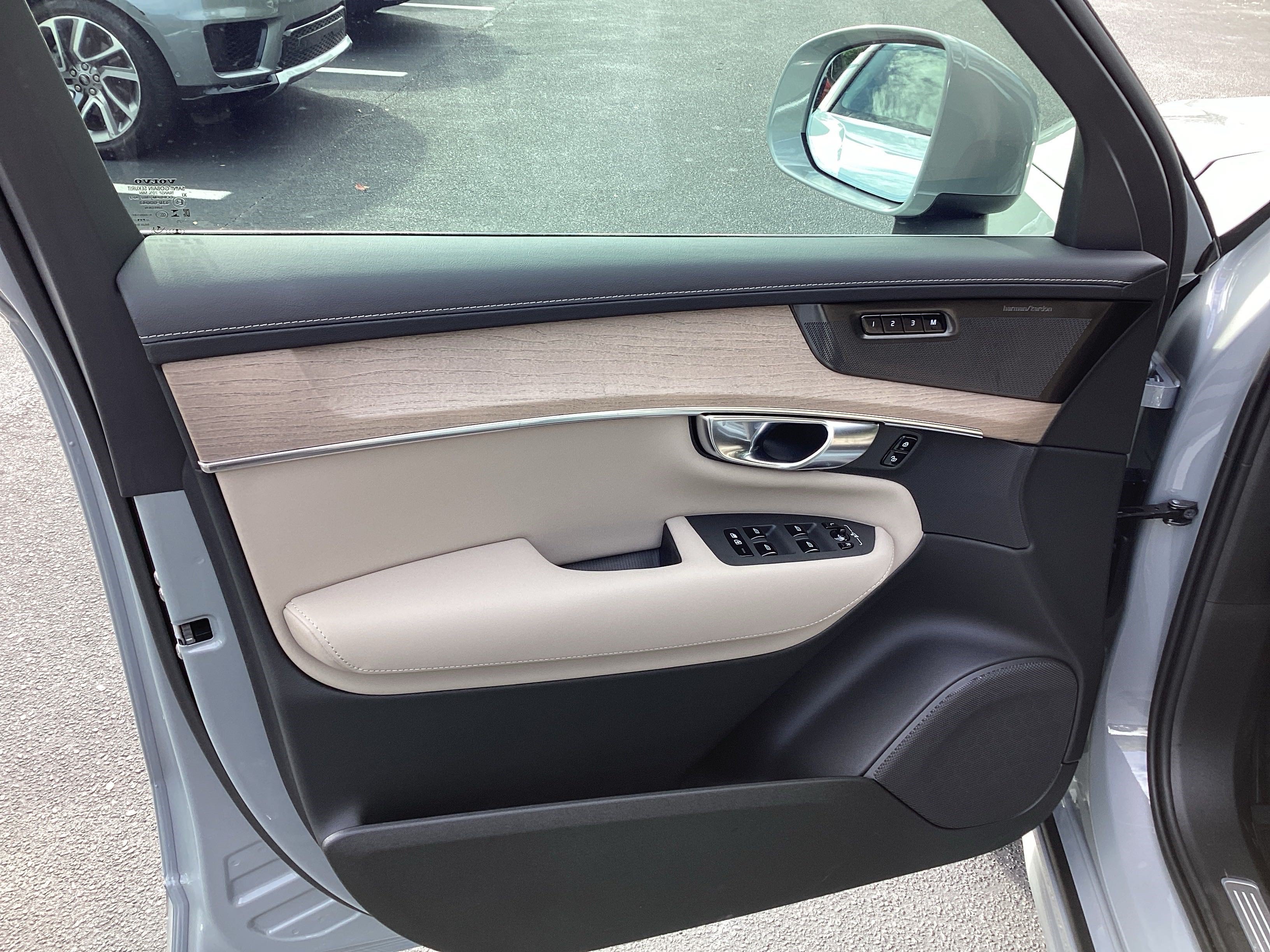 Certified 2026 Volvo XC90 B6 Plus w/ Protection Package Premier AWD/4WD image 7